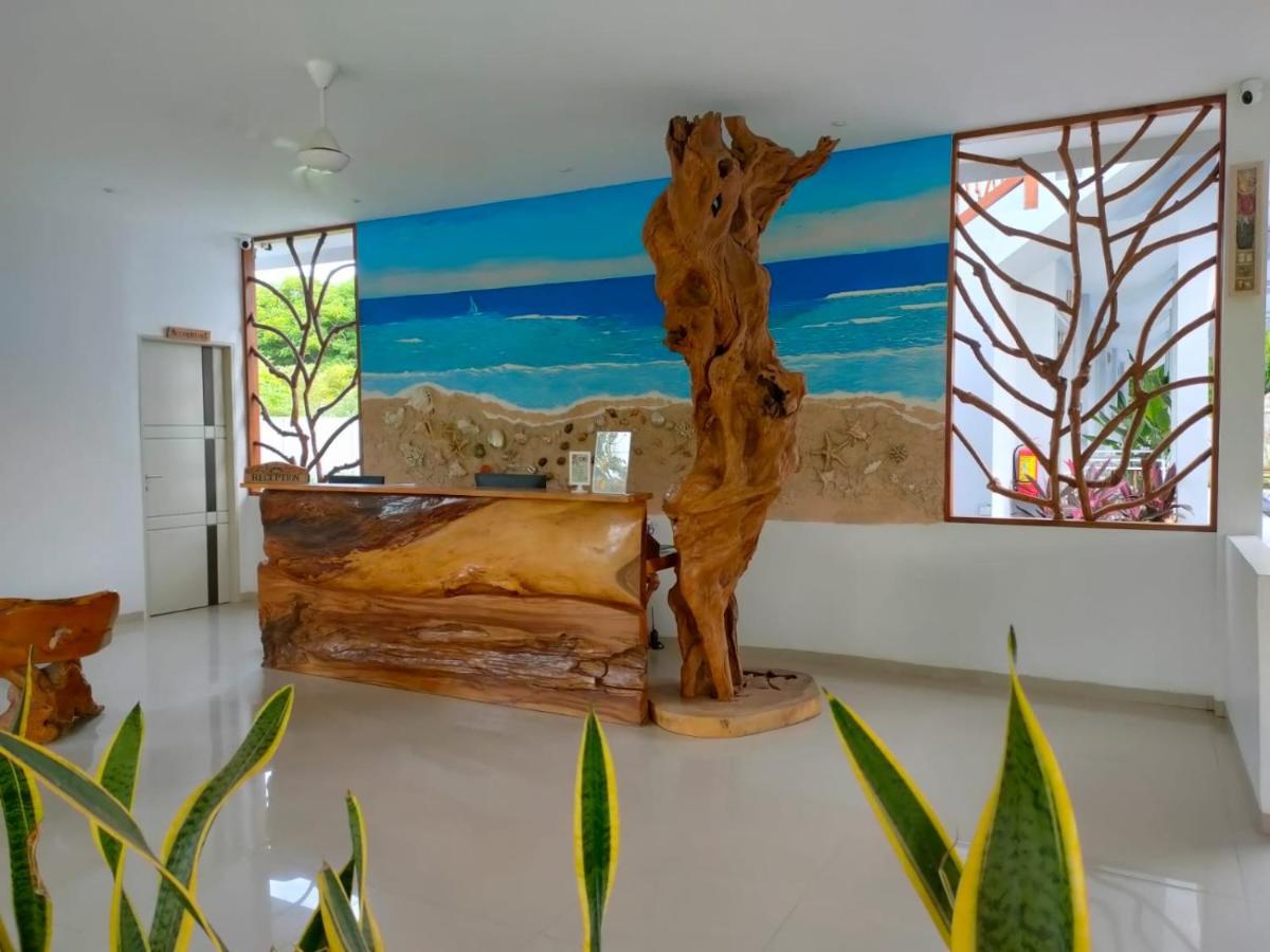 Sea Shell Resort กีลีตราวางัน ภายนอก รูปภาพ